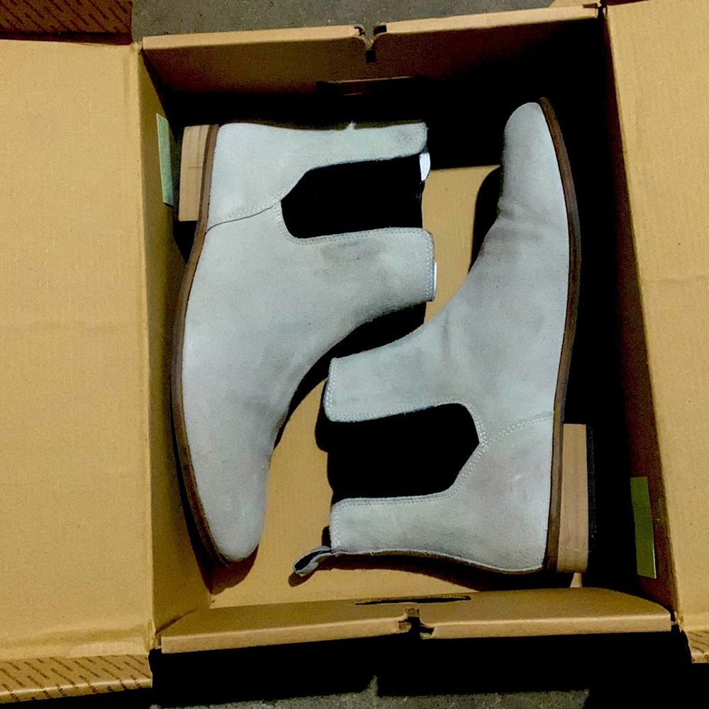 Urban Outfitters Off white Chelsea Boots